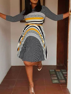 Fashion Round Neck Geometric Patchwork Cotton Blends Knee Length Dresses (Style V201555)