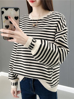 Round Neck Standard Loose Striped Pattern Sweater (Style V201949)